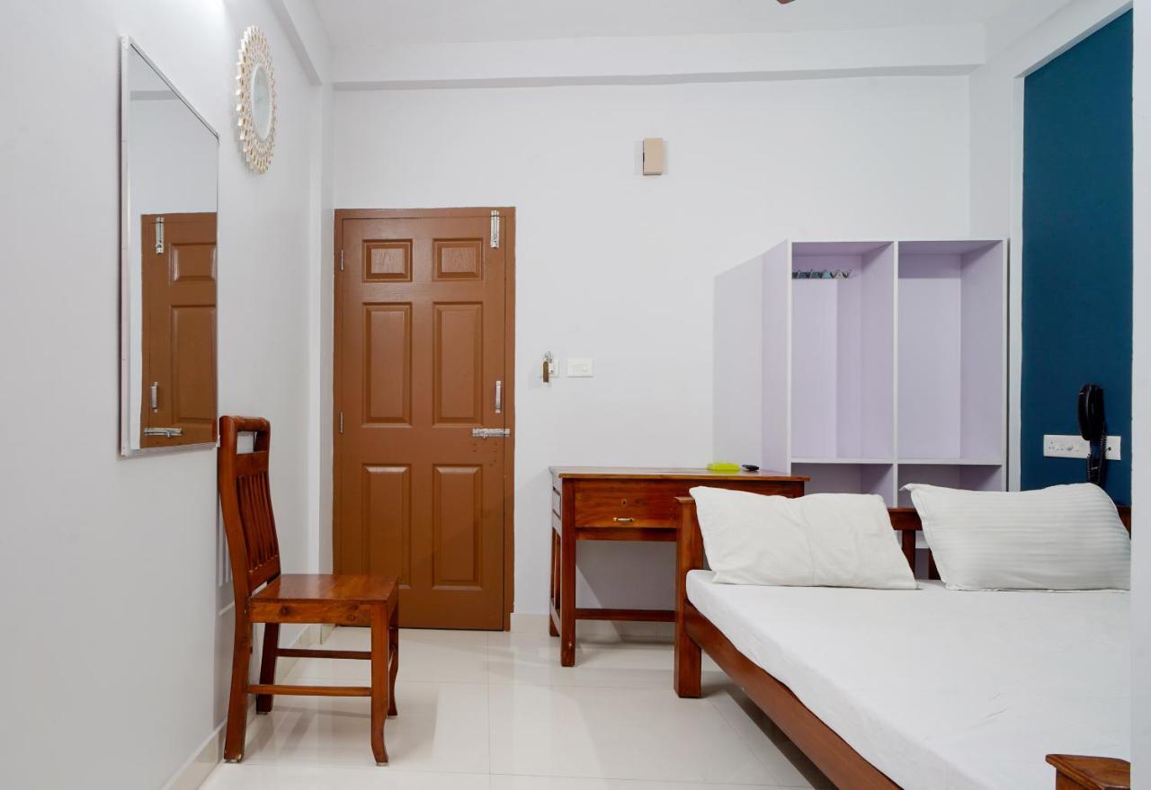 Reach Residency Hotell Kochi Exteriör bild