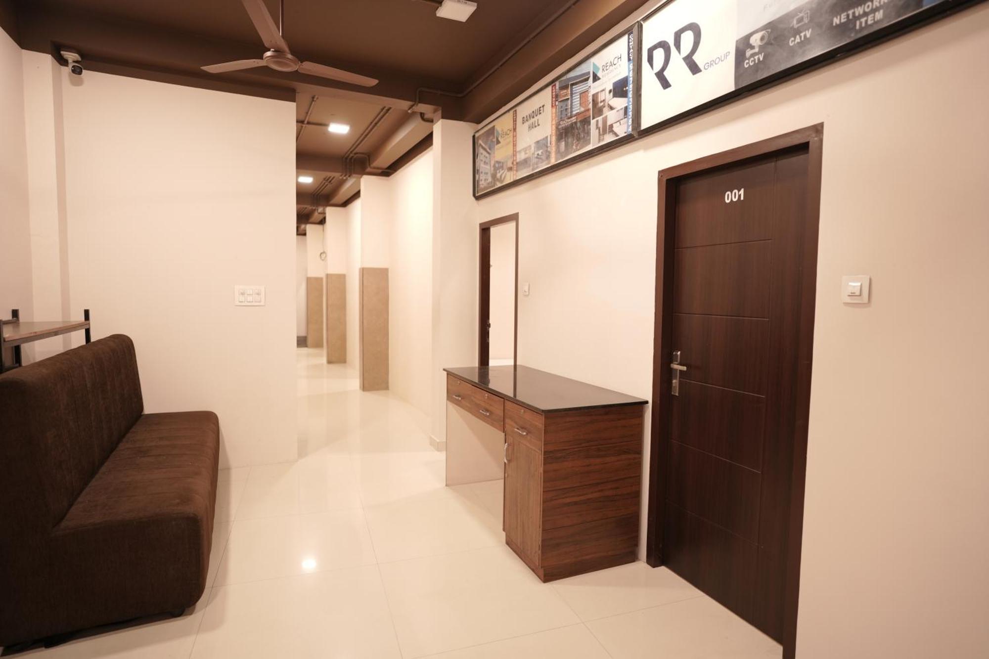 Reach Residency Hotell Kochi Exteriör bild