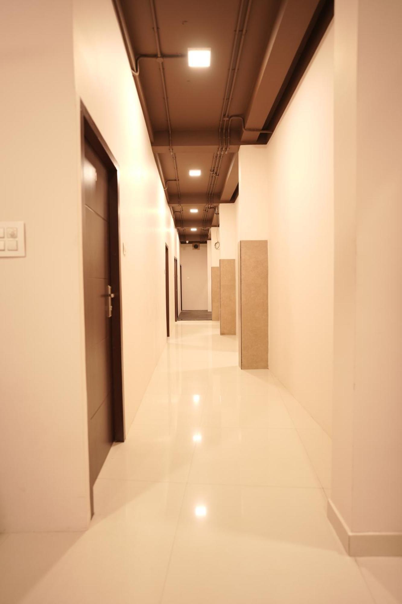Reach Residency Hotell Kochi Exteriör bild