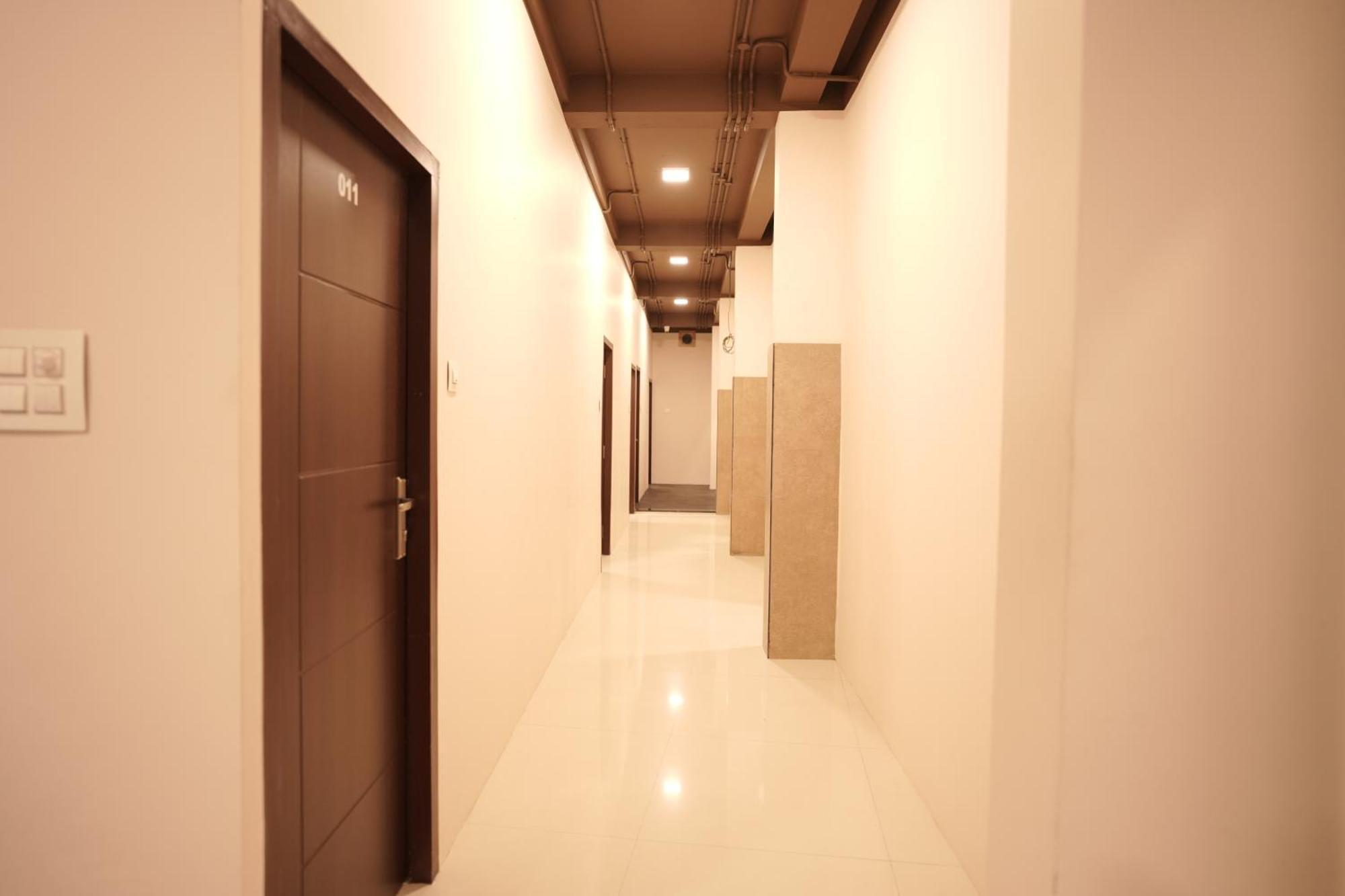 Reach Residency Hotell Kochi Exteriör bild