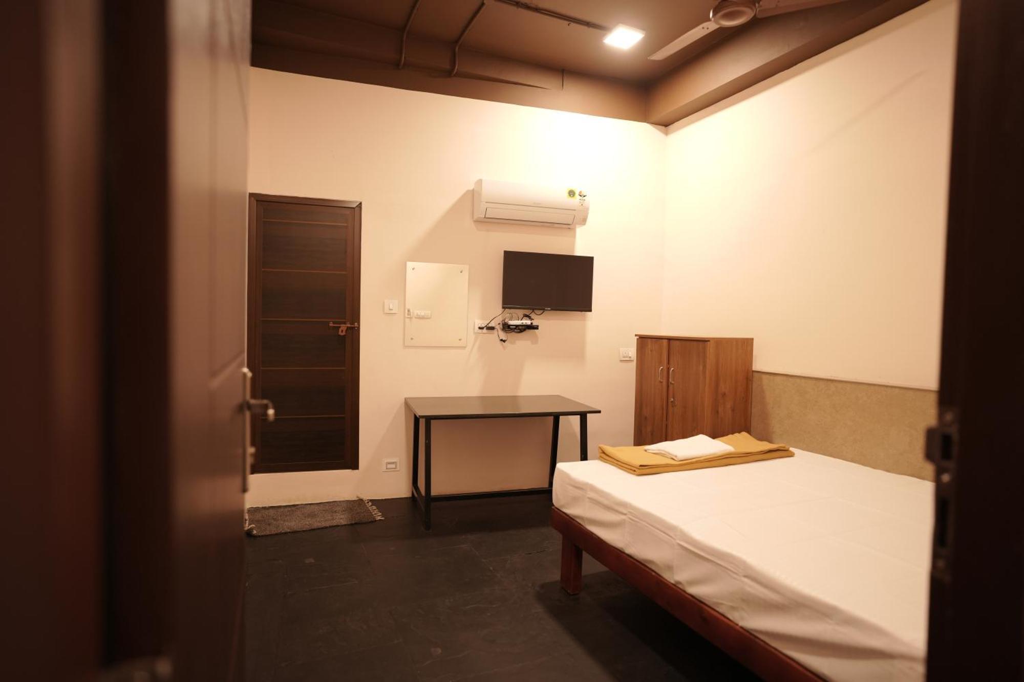 Reach Residency Hotell Kochi Exteriör bild